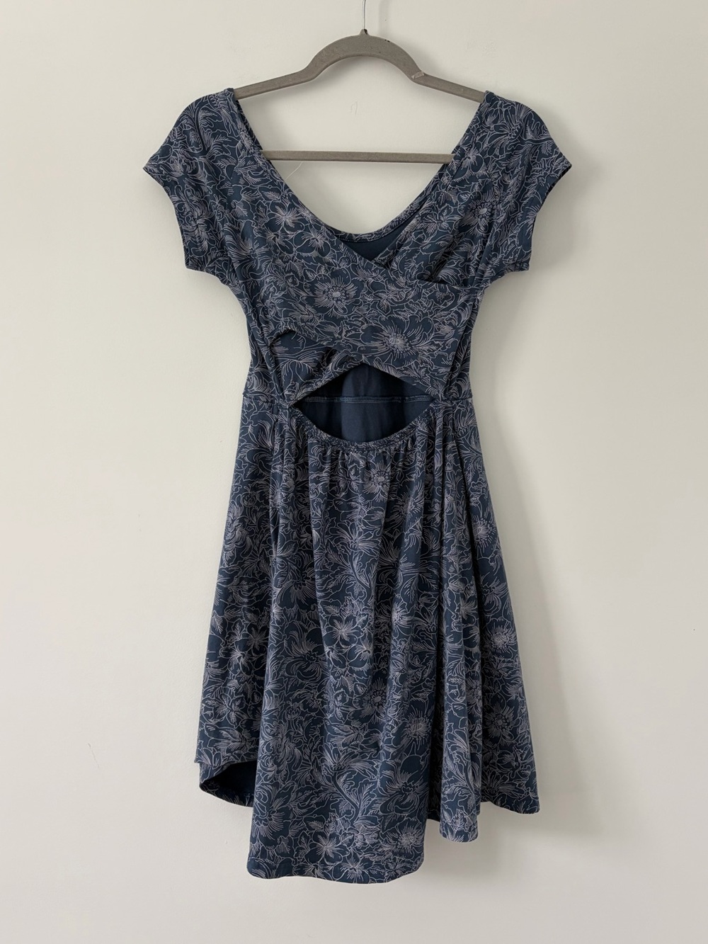 Pact Organic Fit & Flare Crossover Back Cap Sleeve Blue Floral Bouquet Blooms S - Picture 2 of 9